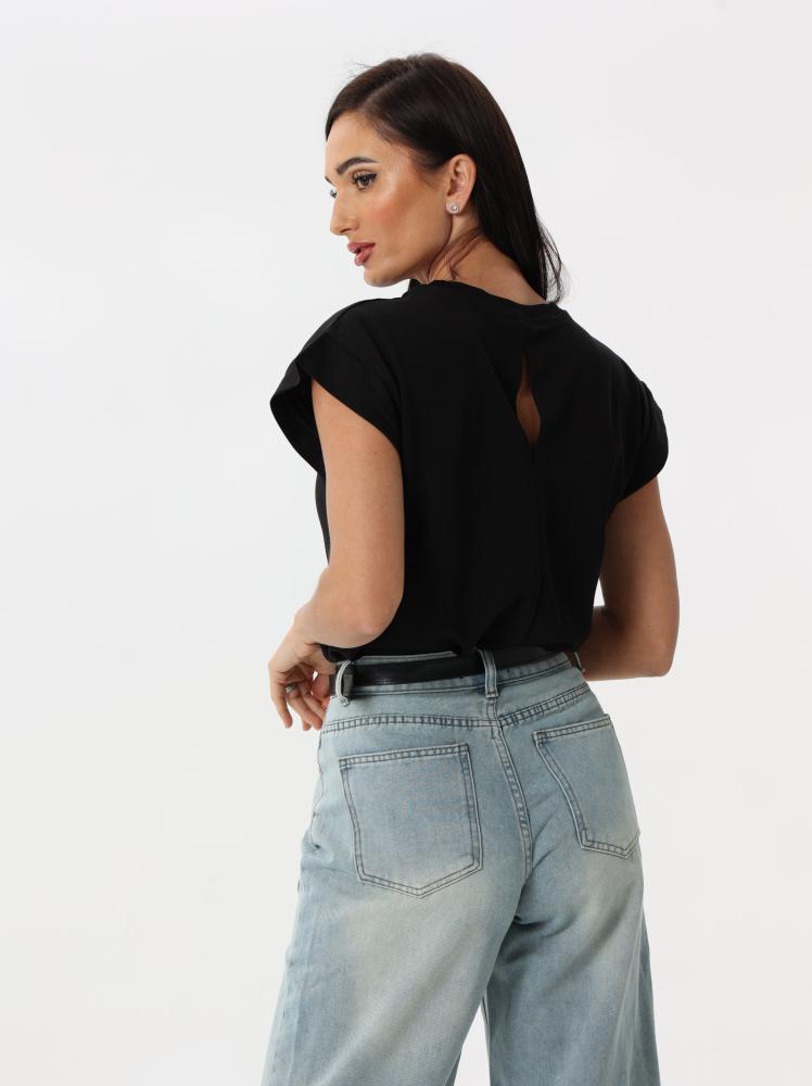 أسود