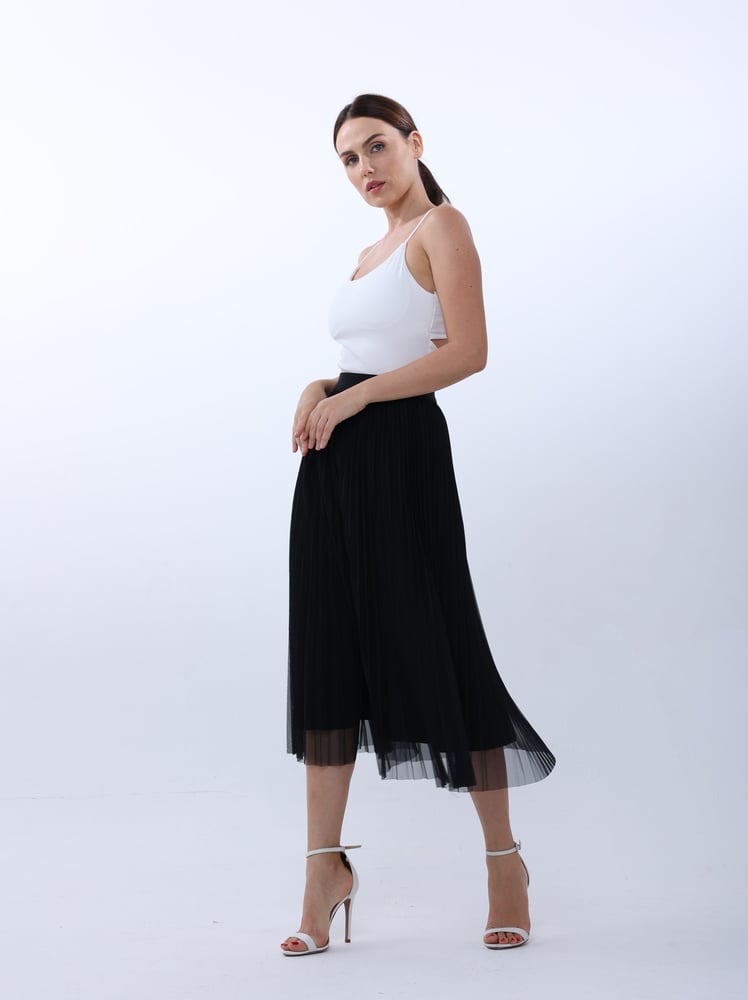 أسود