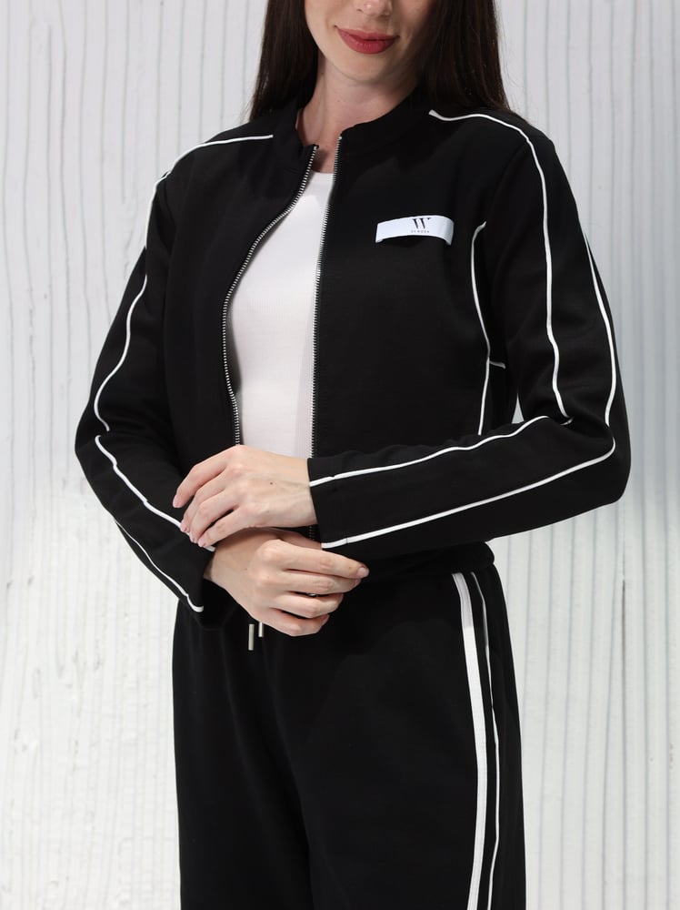أسود