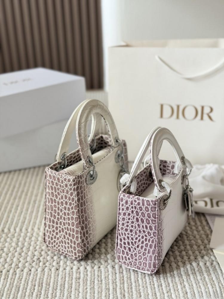 شنطة dior