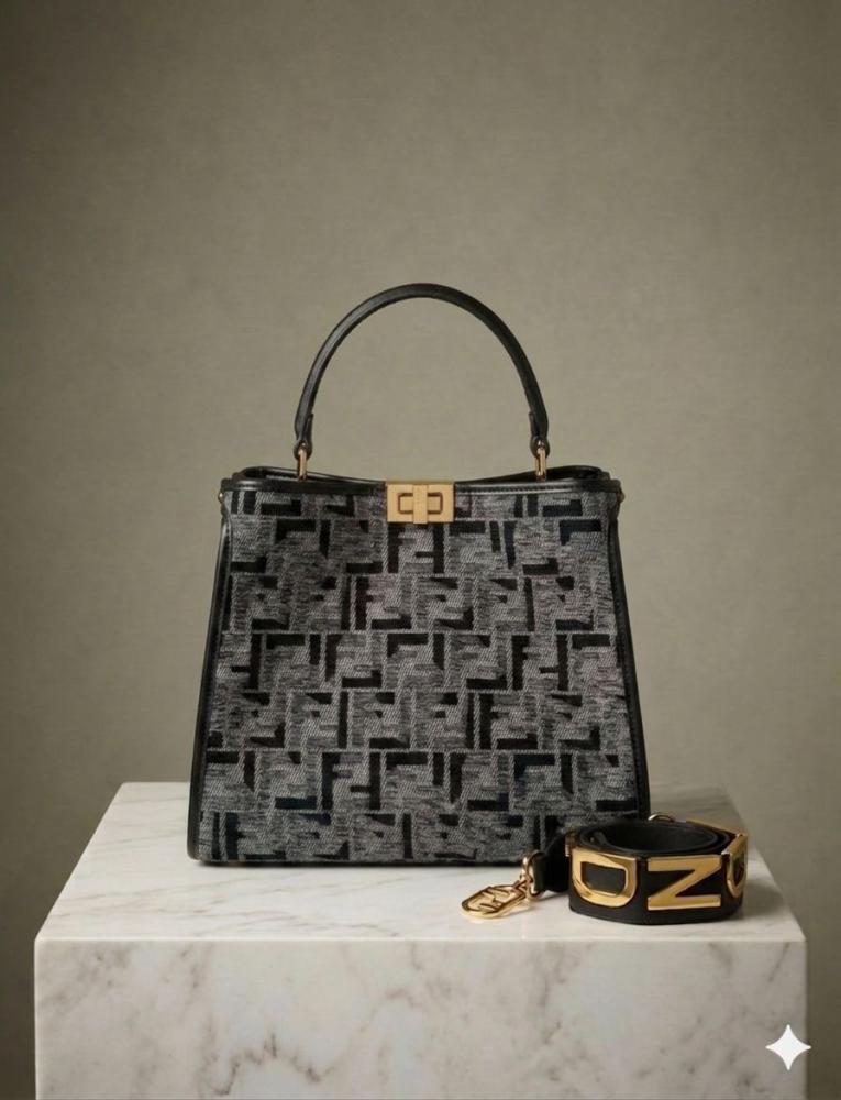 شنطة FENDI