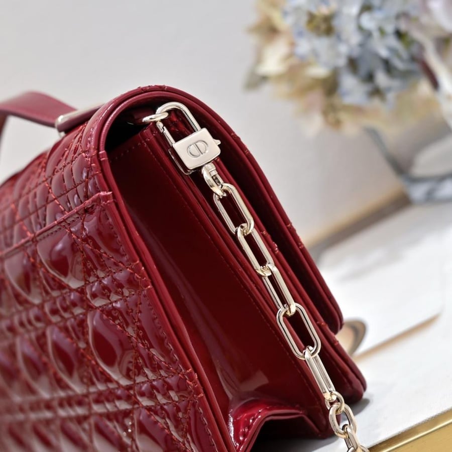 شنطة dior