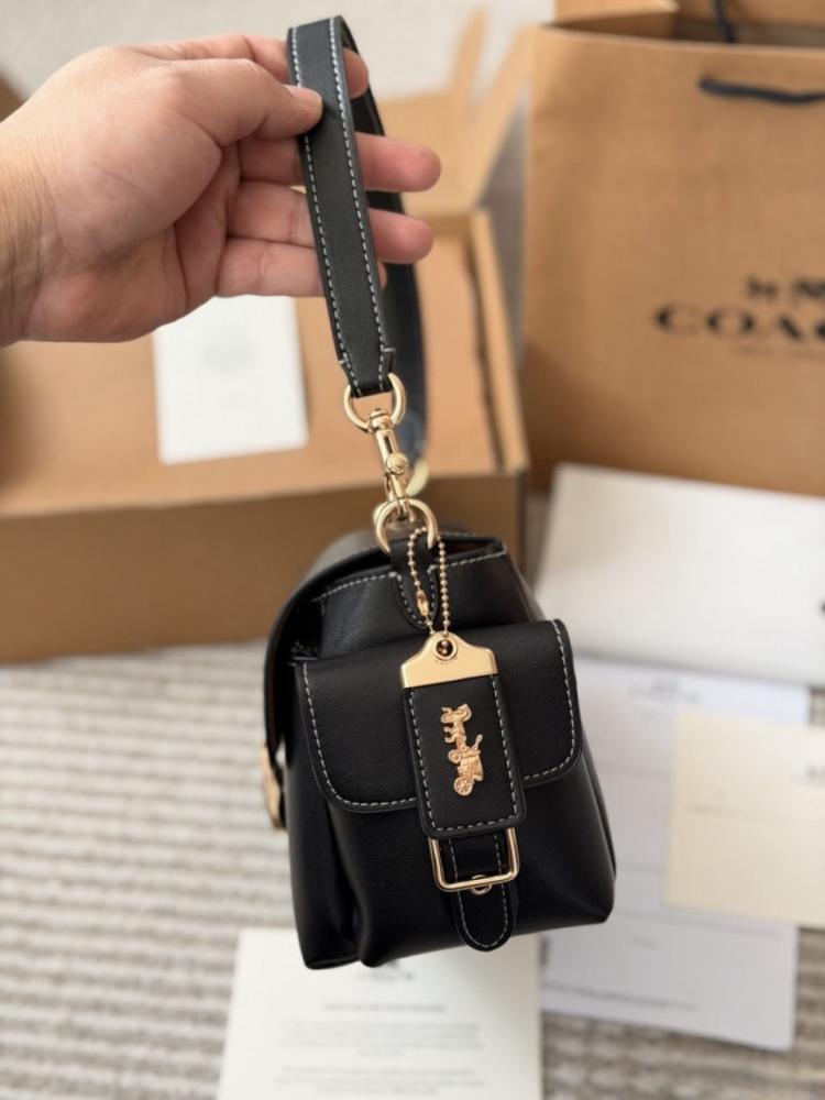 شنطة COACH