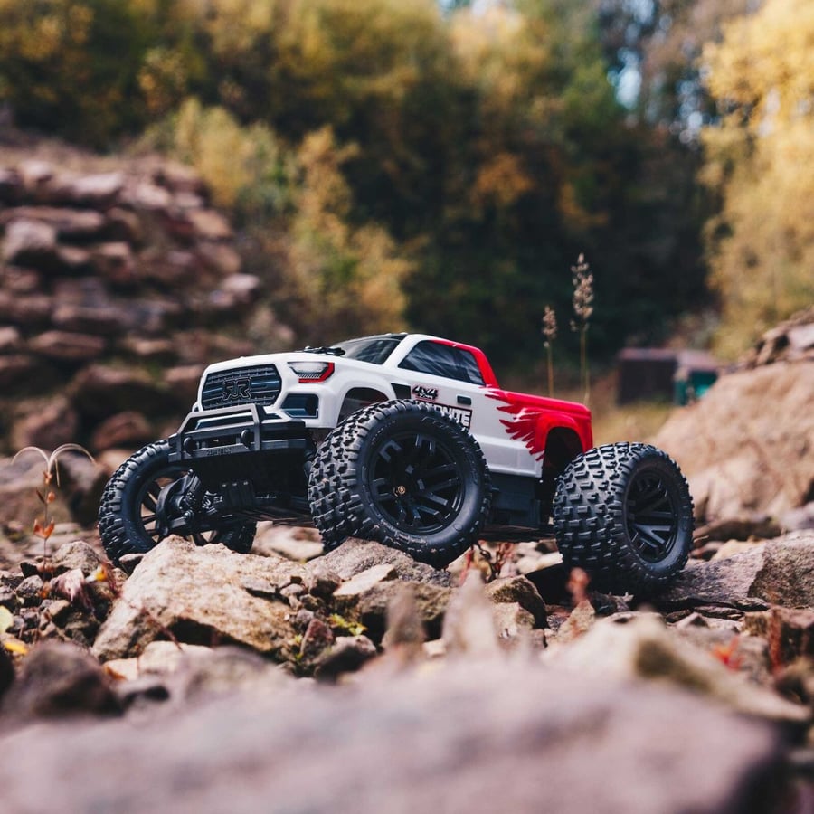 1/10 GRANITE 4WD V3 MEGA 550 Brushed Monster Truck RTR, Red