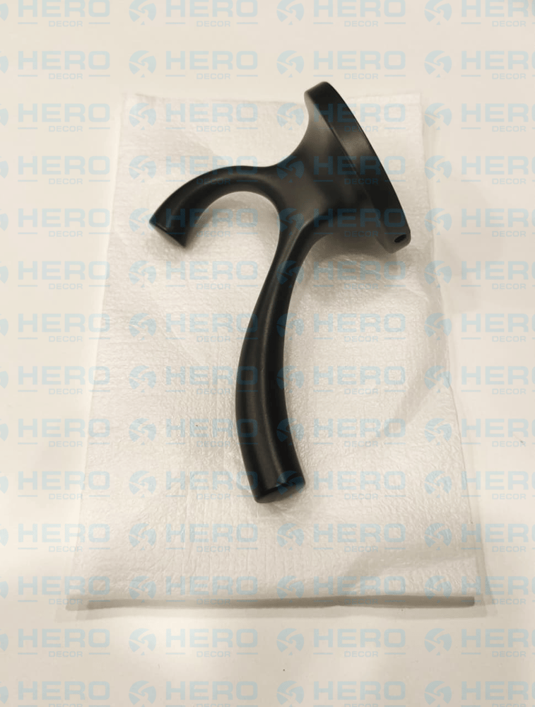 HOK1B-224 - علاقة ملابس ( 1 علاق ) لون اسود لامع كرتون 40 حبه