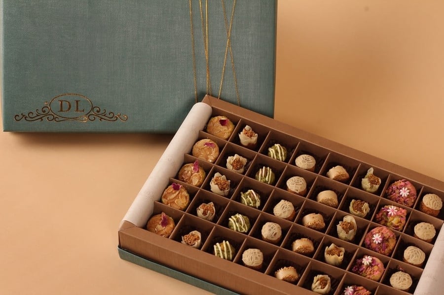 Box of 40 pieces of Eastern products