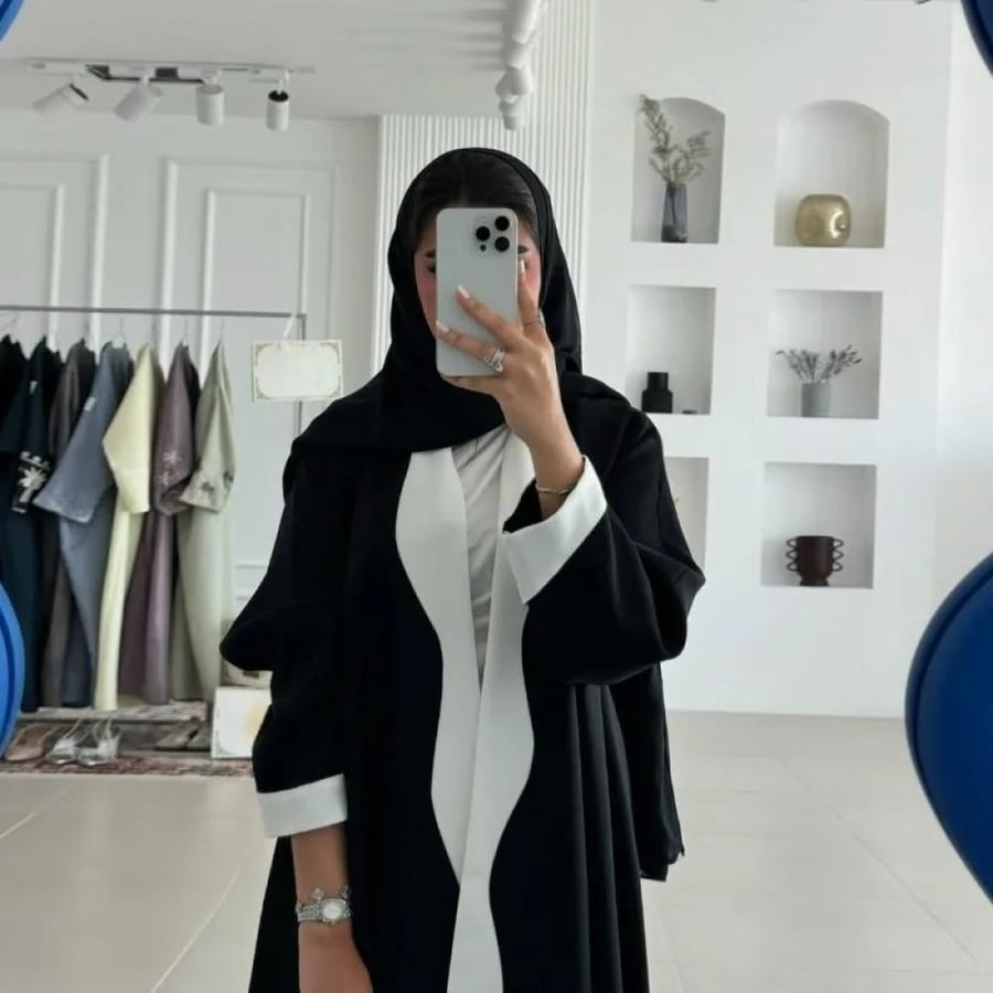 عبايه اسود وابيض
