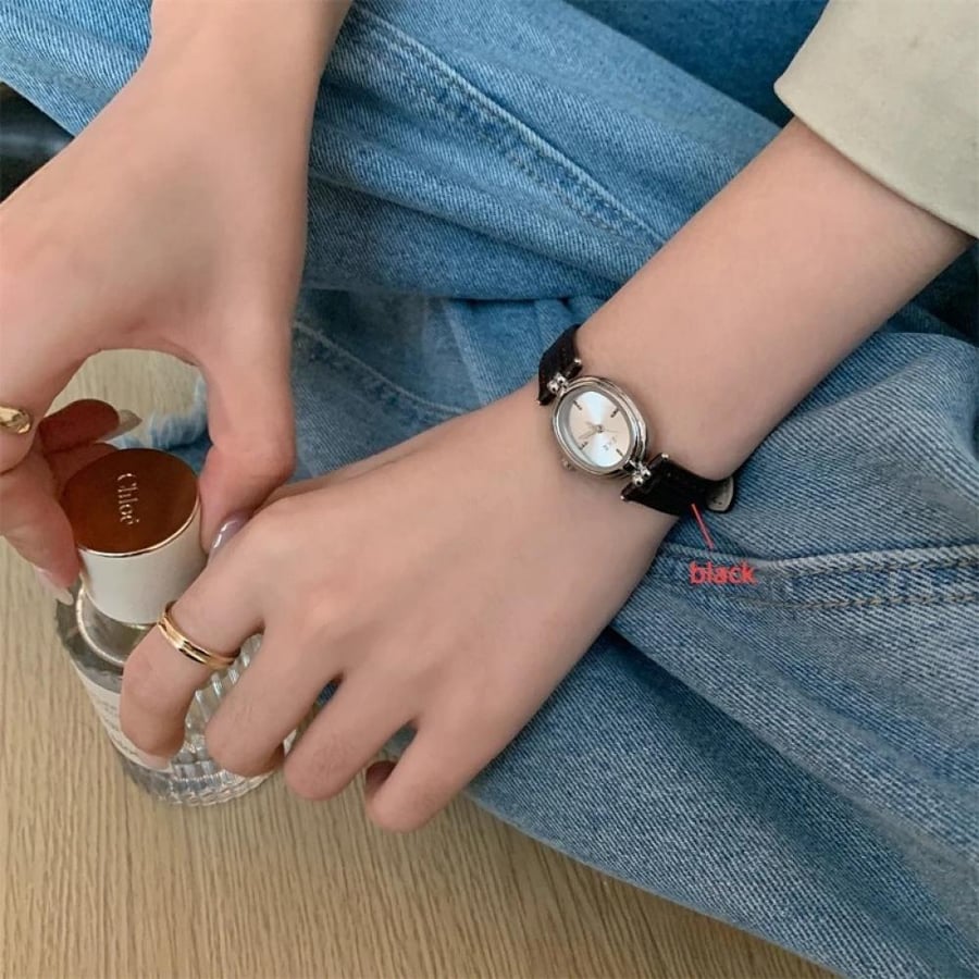 ساعة نسائية عتيقة كوارتز بسوار جلد فاخر
