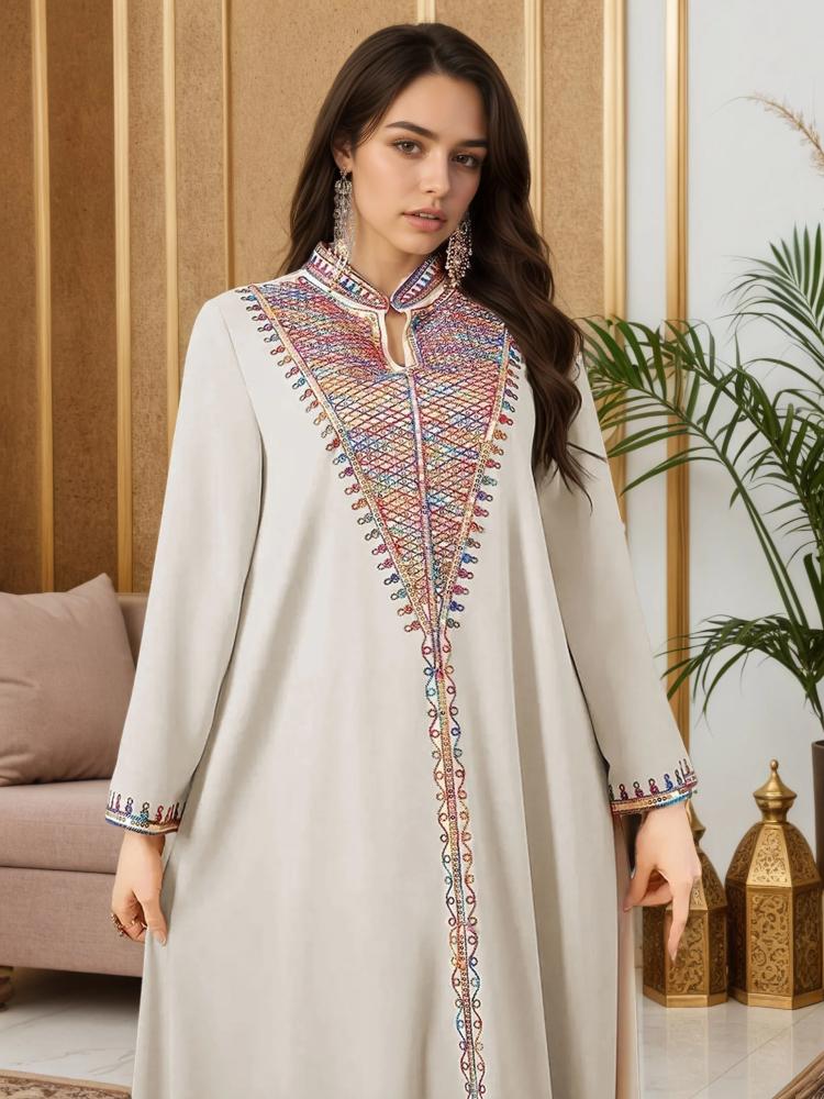 عبايه مطرزه