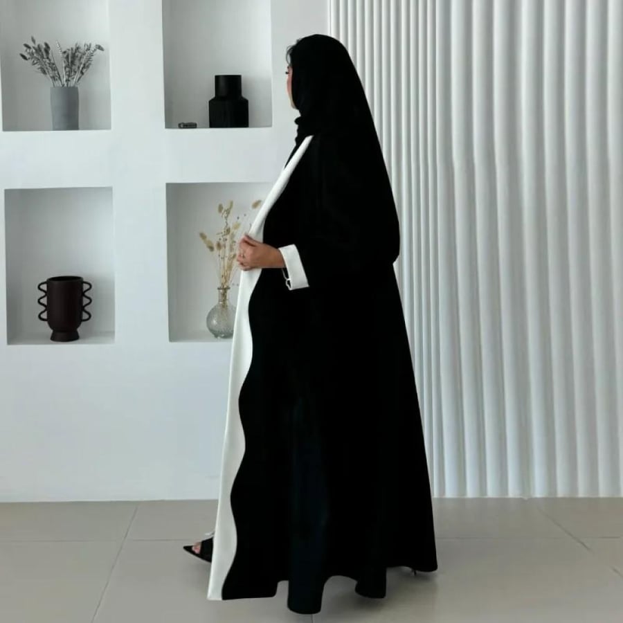 عبايه اسود وابيض