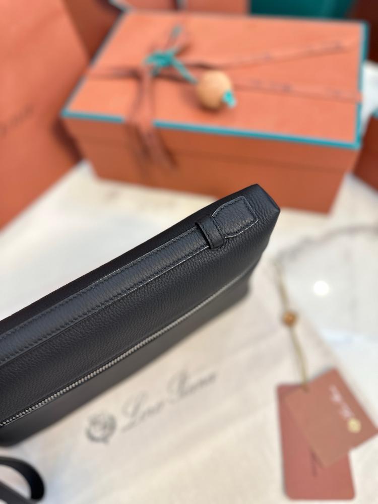 ‏Loro Piana Extra Pouch