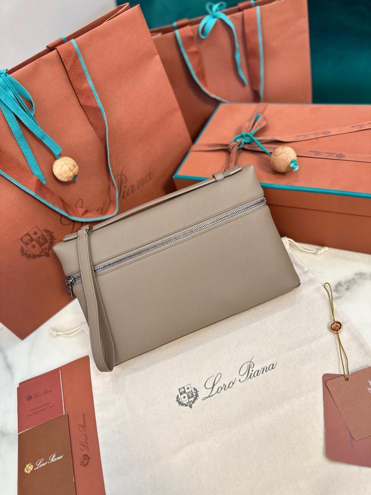 ‏Loro Piana Extra Pouch