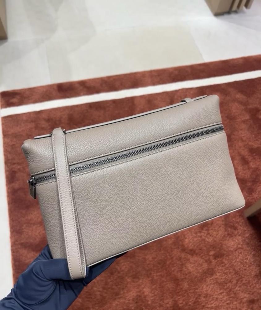 ‏Loro Piana Extra Pouch