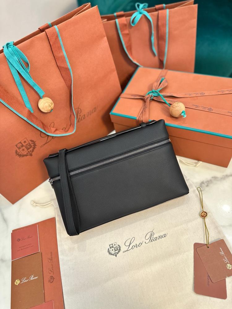 ‏Loro Piana Extra Pouch