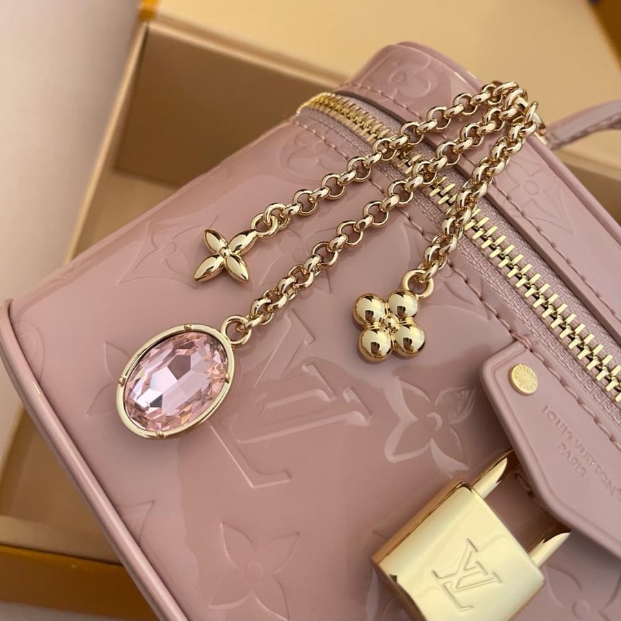 Vanity chain pouch