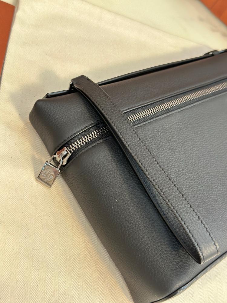 ‏Loro Piana Extra Pouch