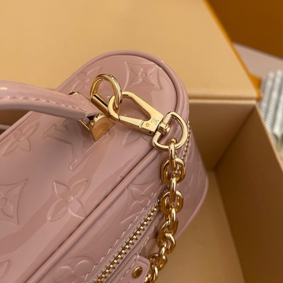 Vanity chain pouch