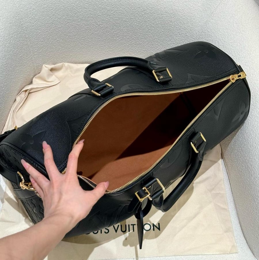 L.v حقيبة سفر