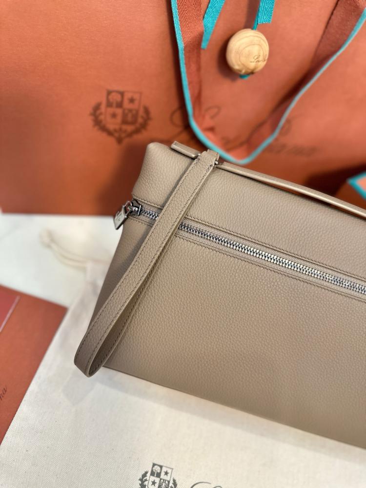‏Loro Piana Extra Pouch
