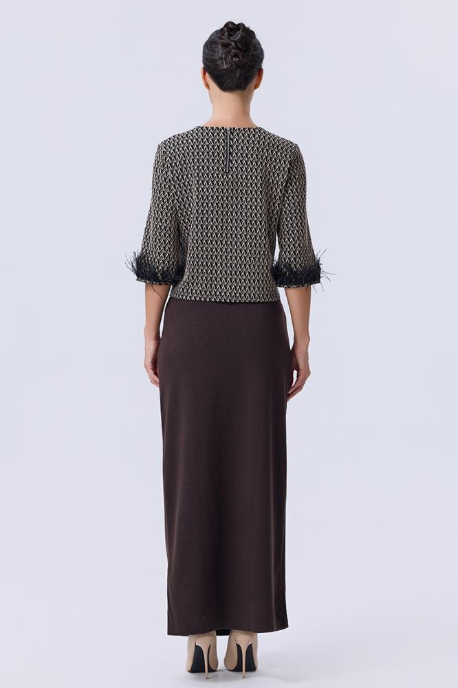 Blouse with elegant feather details