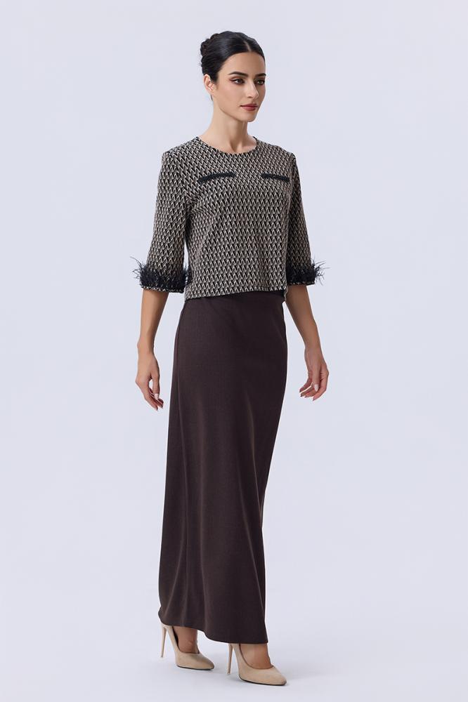 Blouse with elegant feather details