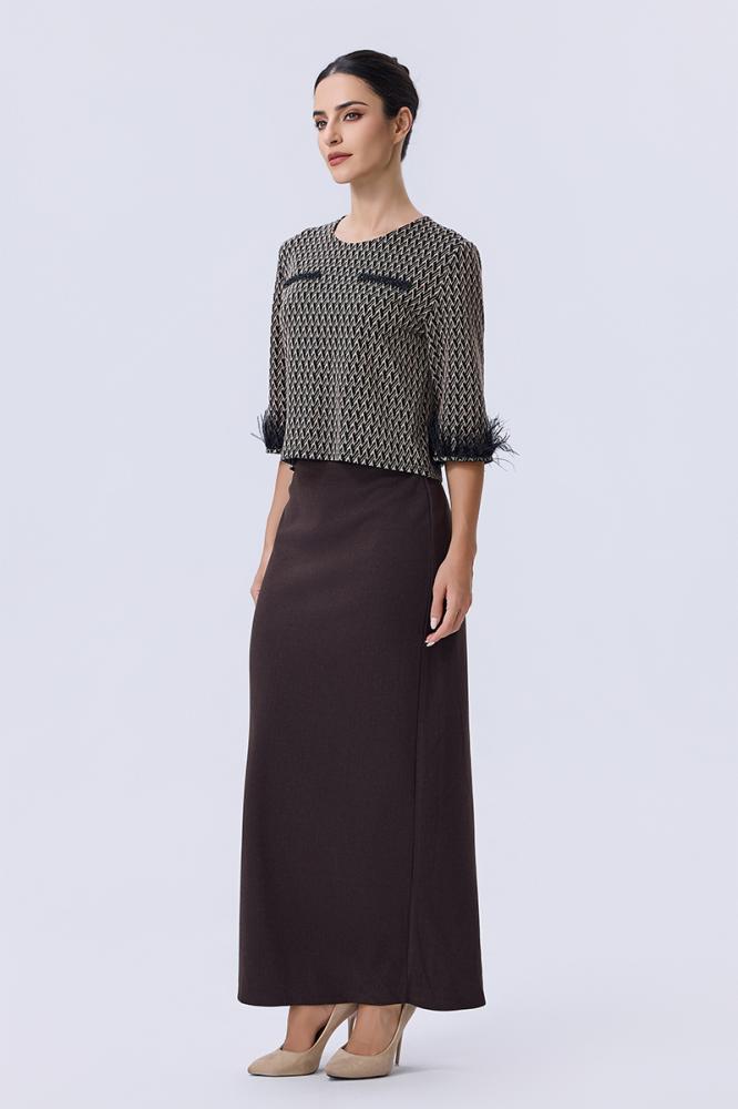 Blouse with elegant feather details