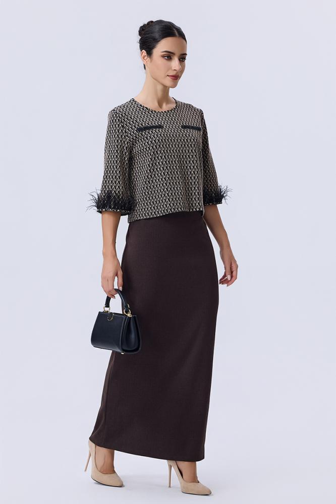 Blouse with elegant feather details