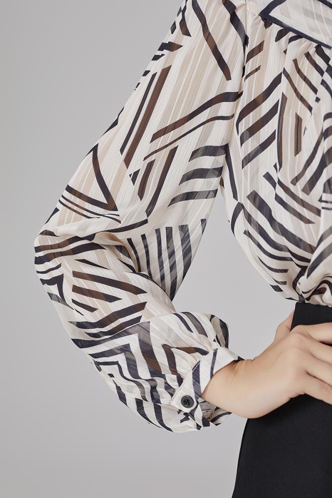 Soft chiffon blouse off white