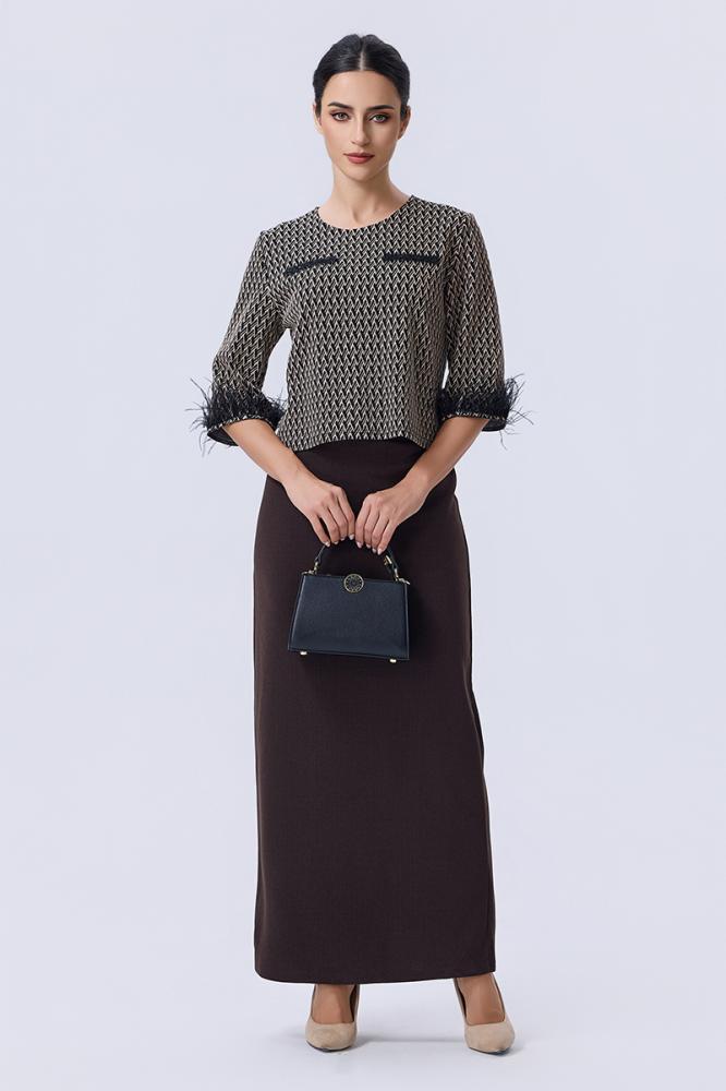 Blouse with elegant feather details