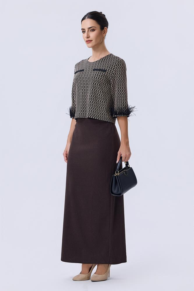 Blouse with elegant feather details