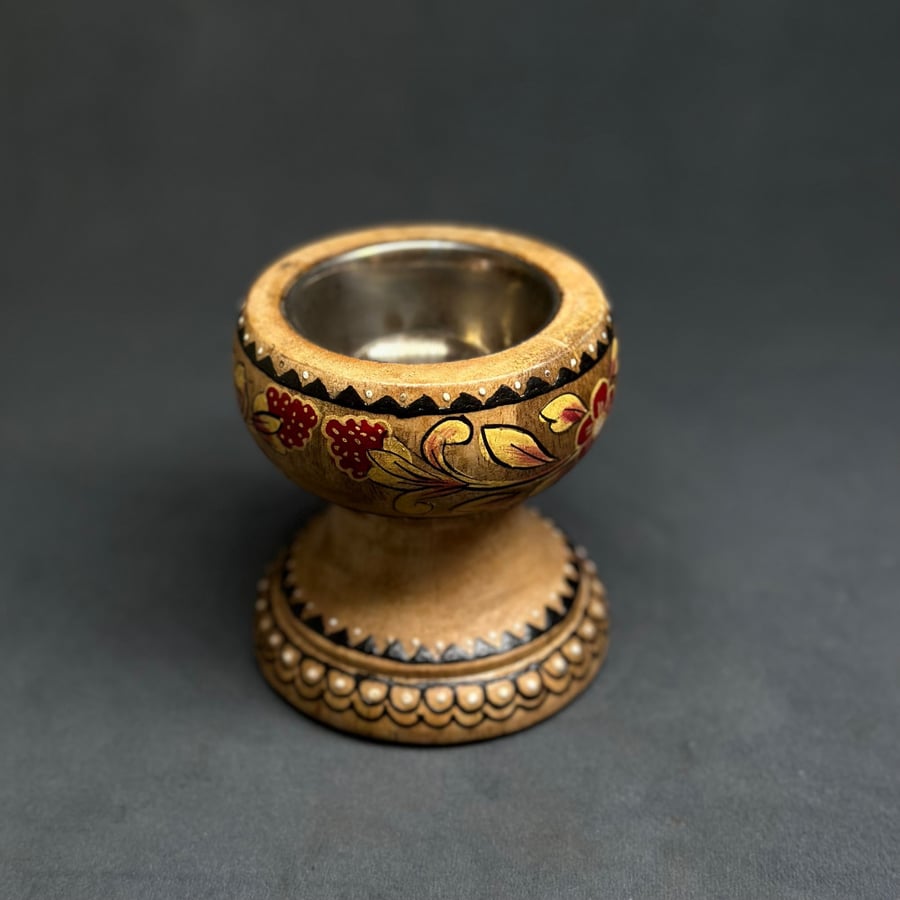 Wooden incense burner with roses