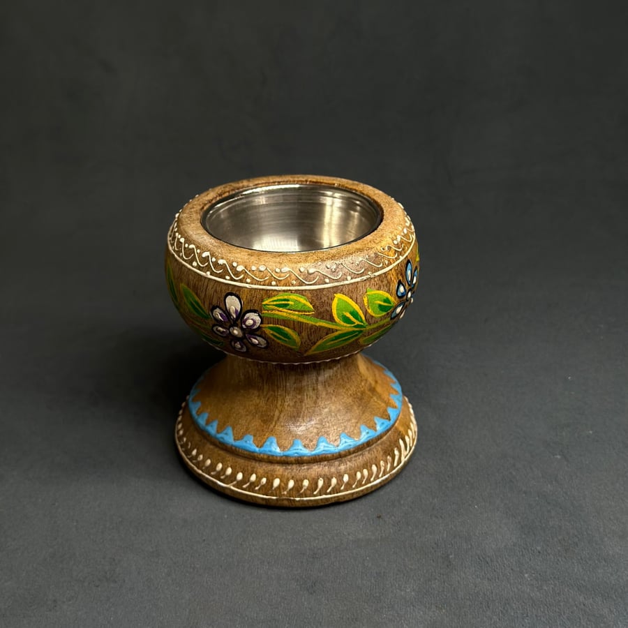 Wooden incense burner with roses