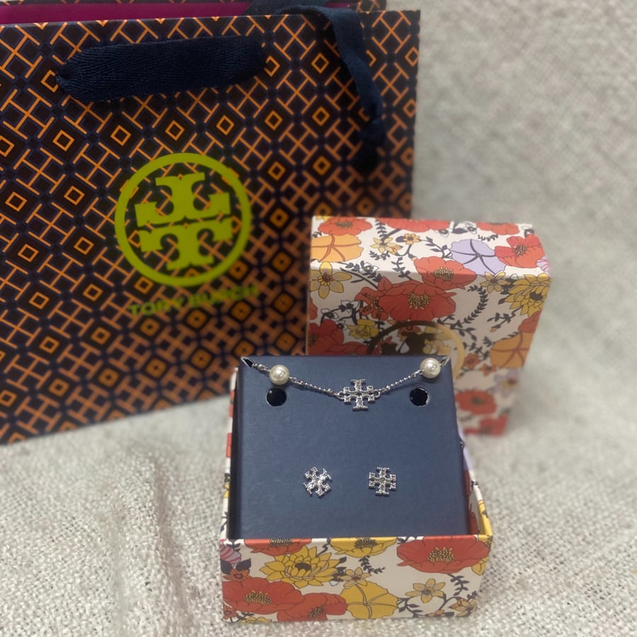 طقم ( اسوار وحلق )