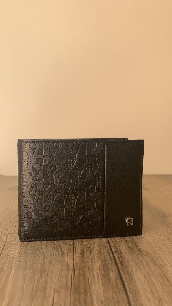 محفظة aigner