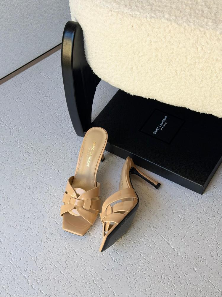 صندل كعب نسائي فاخر من Saint Laurent