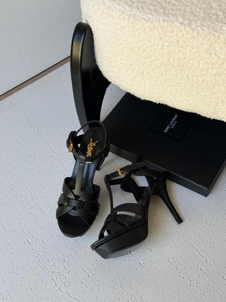 صندل كعب نسائي فاخر من Saint Laurent