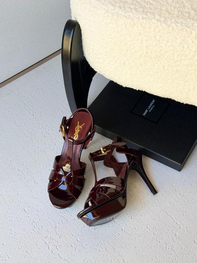 صندل كعب نسائي فاخر من Saint Laurent