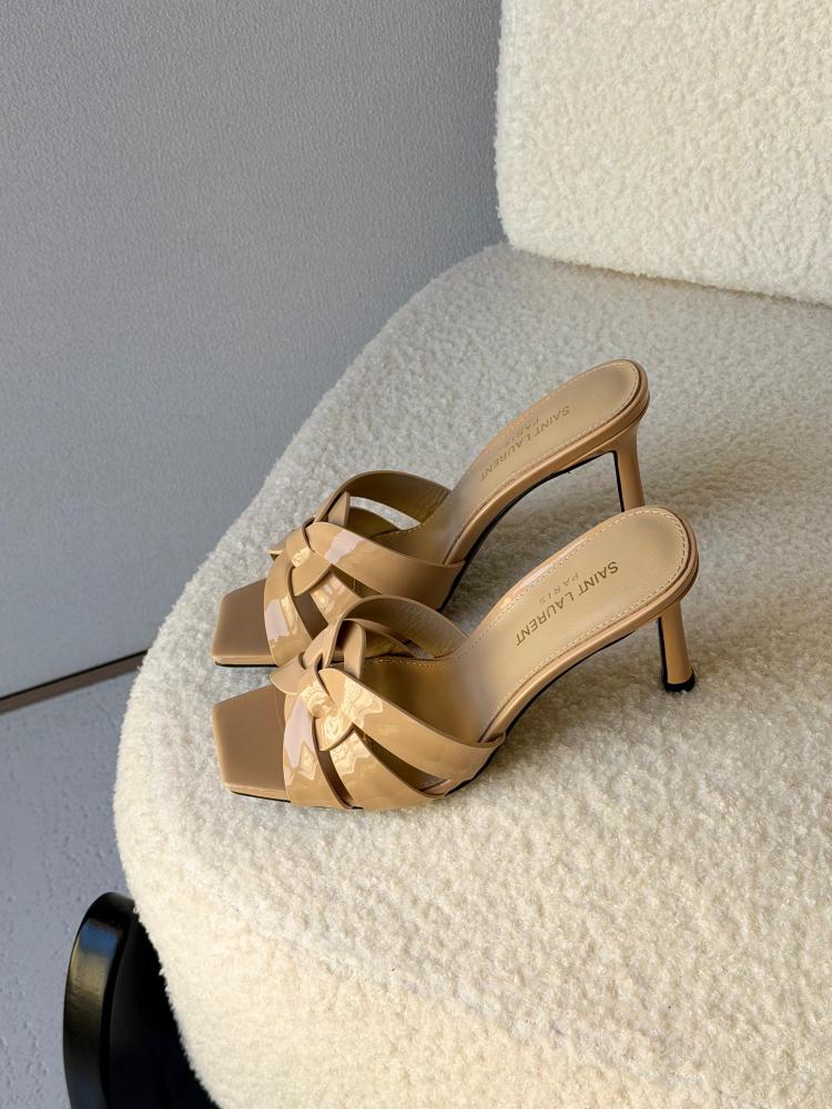 صندل كعب نسائي فاخر من Saint Laurent