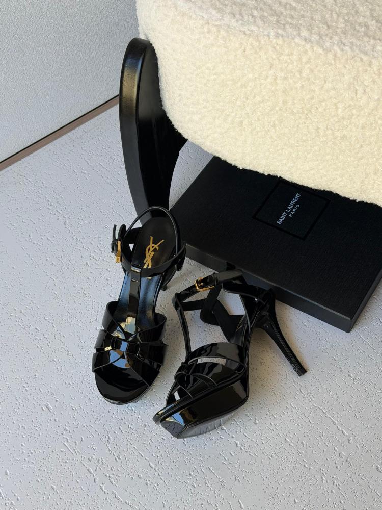 صندل كعب نسائي فاخر من Saint Laurent