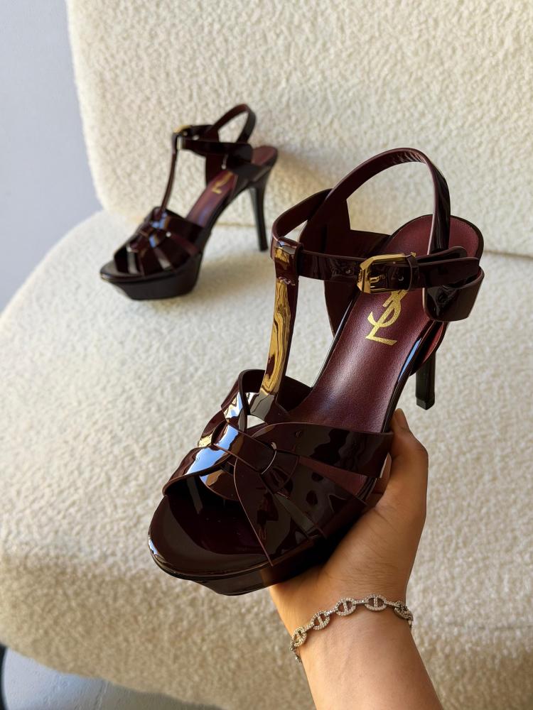 صندل كعب نسائي فاخر من Saint Laurent