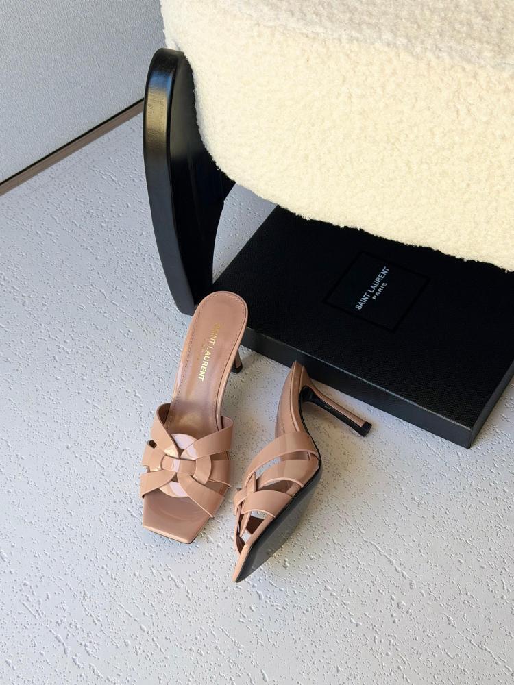 صندل كعب نسائي فاخر من Saint Laurent