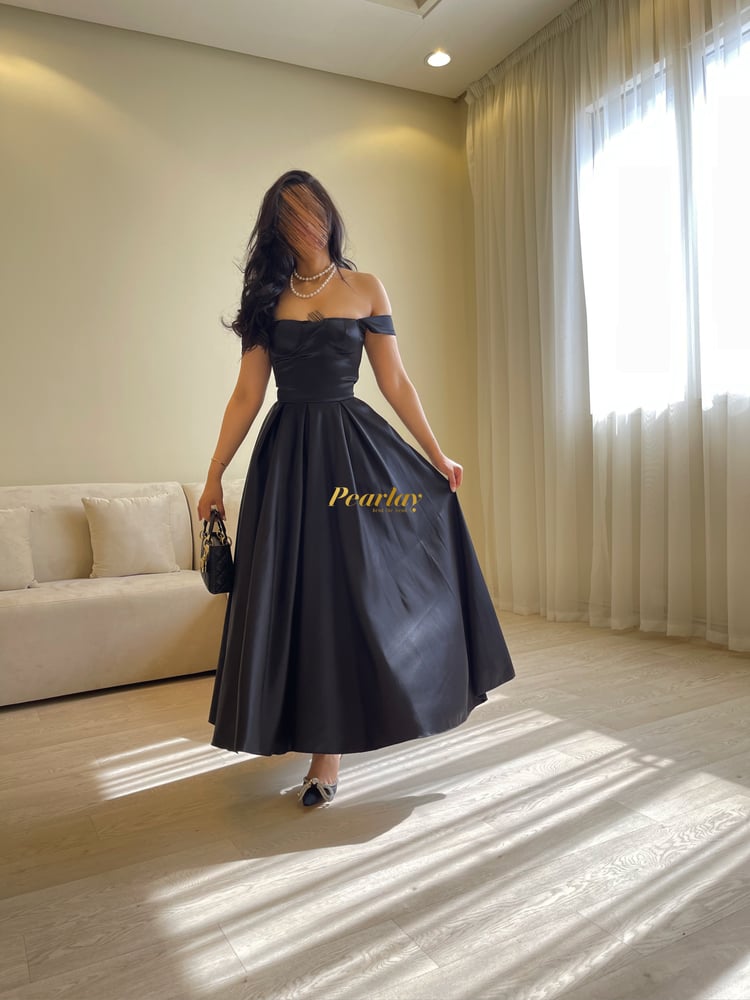 Classy vintage black dress