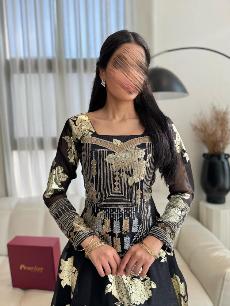 فستان التأسيس اسود مذهب