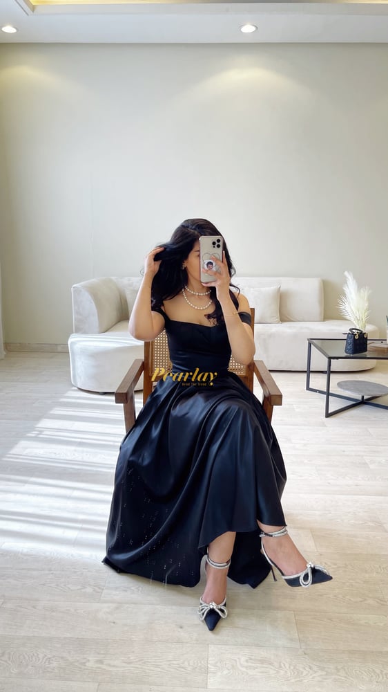 Classy vintage black dress