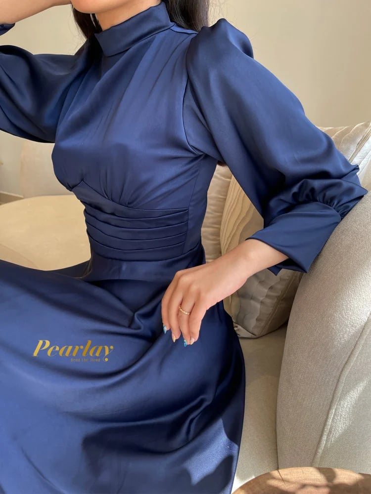 فستان كحلي باكمام