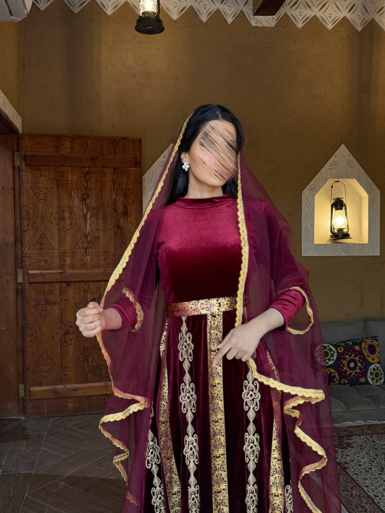 جلابية التأسيس مخمل عنابي مع نشل