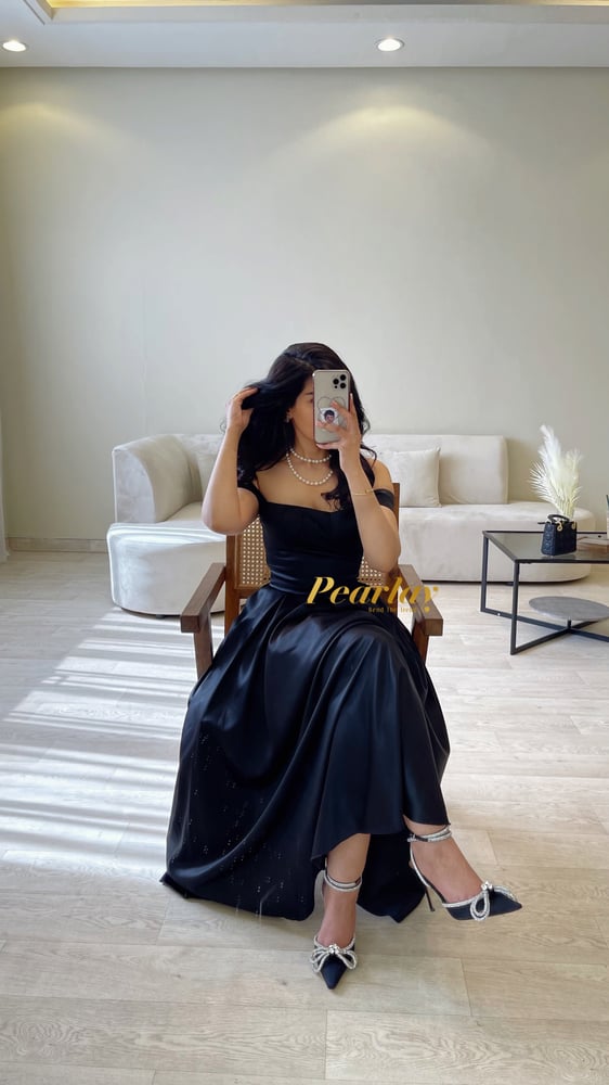 Classy vintage black dress