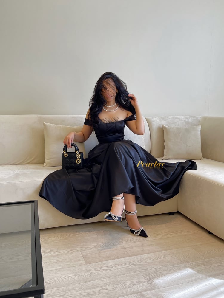 Classy vintage black dress