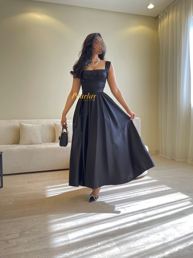 Classy vintage black dress