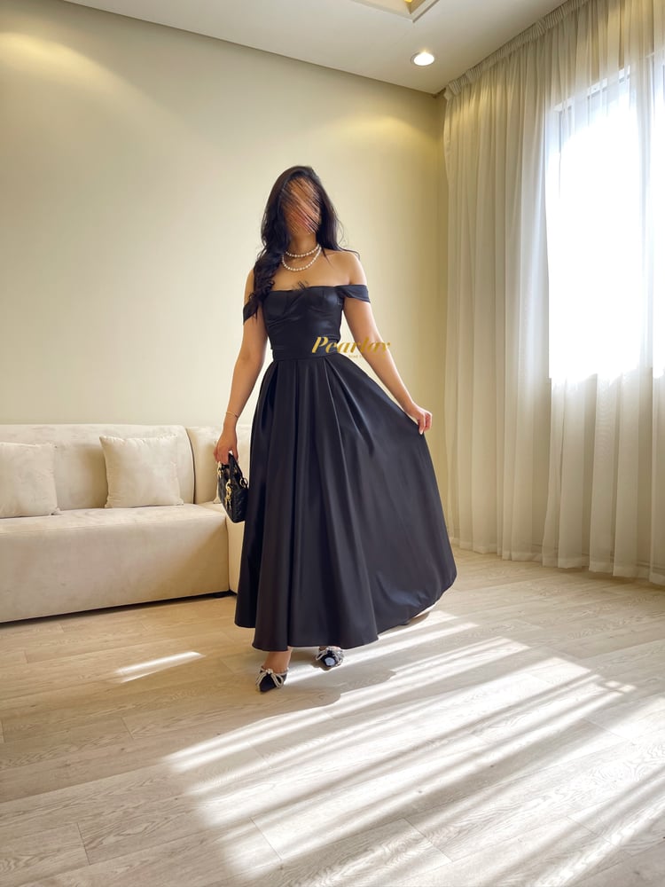 Classy vintage black dress